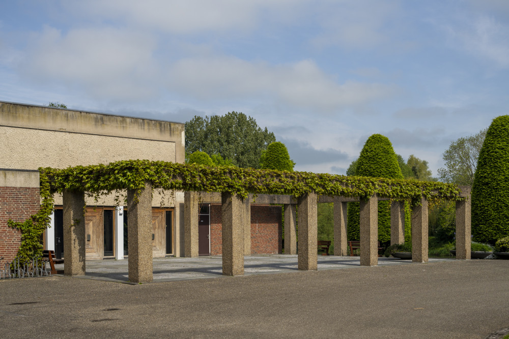 Selwerderhof met oude en nieuwe aula